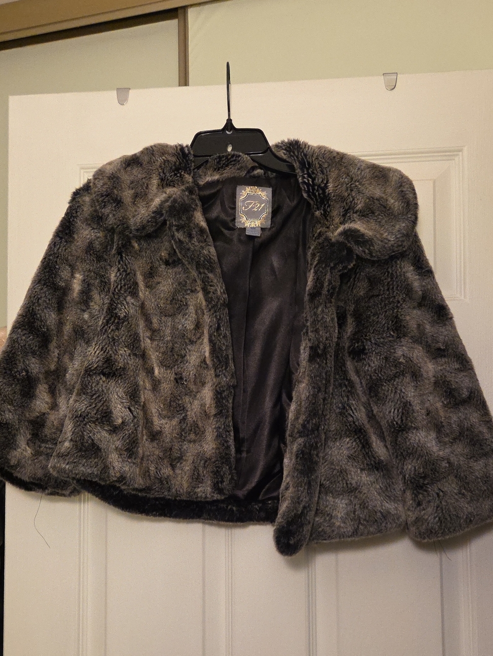Forever 21 Gray Faux Fur Cropped Jacket